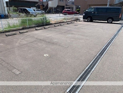 レオパレスサルドセジュール[1K/22.35m2]の駐車場