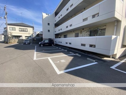 メゾンフジ[2LDK/57m2]の駐車場