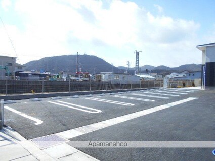 岐阜県岐阜市粟野東２丁目[1LDK/50.42m2]の駐車場