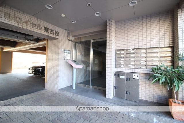 パルロイヤル東古松の玄関写真