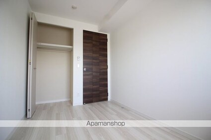 ロイヤルパークスＥＲ万代[2LDK/65.08m2]の収納