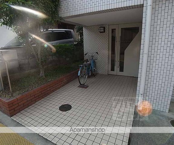 辻マンションの玄関写真