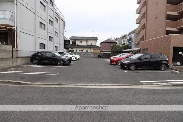 グランジュネッス[1K/31.76m2]の駐車場2