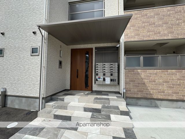クリエオーレ上島町の玄関写真