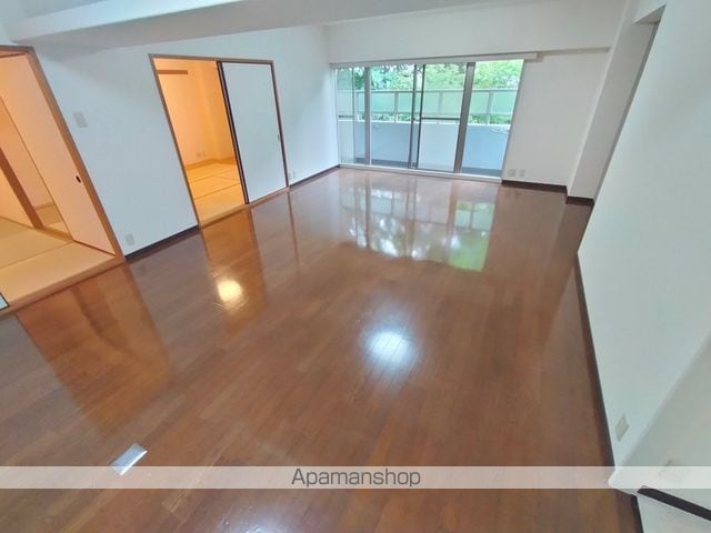 白鷹松下町マンションの内装写真