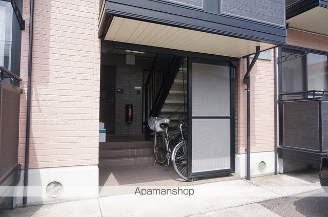 ウエスト リヴィエールの玄関写真