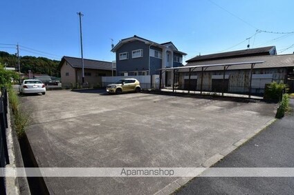 ドミール[1K/26.77m2]の駐車場2