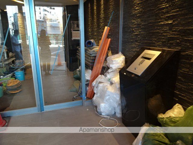 ララプレイス大阪福島プレッソの玄関写真