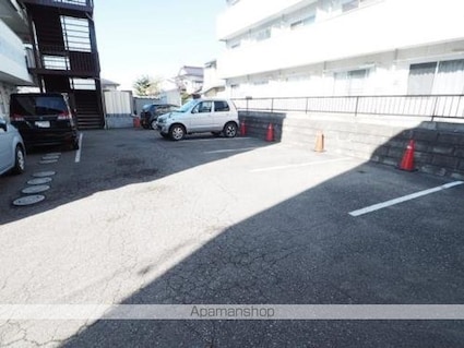 シャンクレール小林[2K/31.46m2]の駐車場