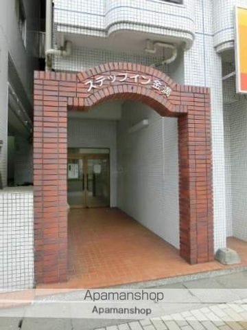 ステップイン金満の玄関写真