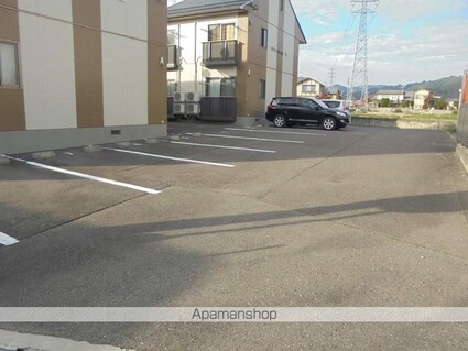 ヴィラエトワールＢ[1K/28.4m2]の駐車場