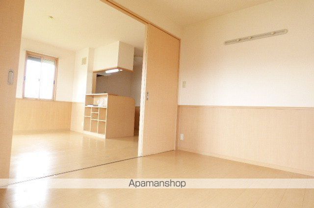 ロイヤル倉治 C棟の内装写真
