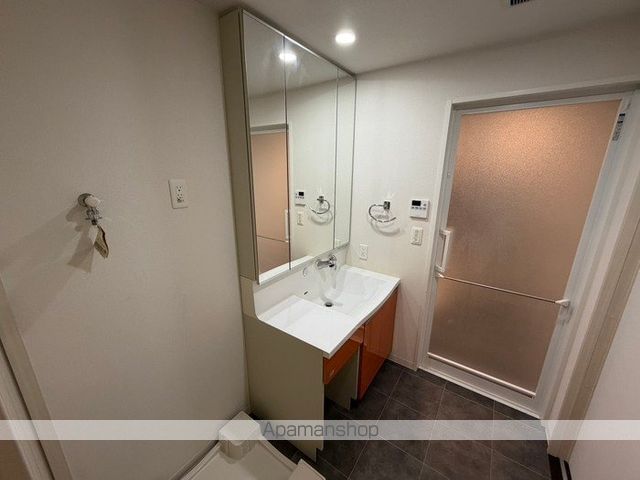 プレミアム菱屋西の内装写真