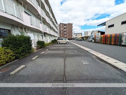 ピュアグレースマンションⅡ[1K/28.8m2]の駐車場