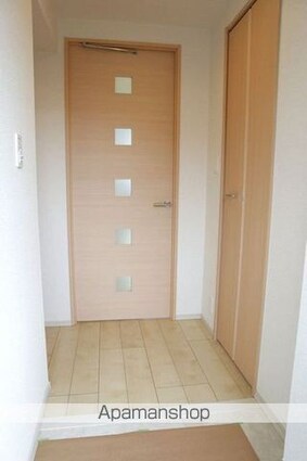 メゾン　ド　ロチェス[1LDK/47.7m2]の玄関