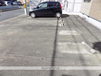 ル・グラン・バンブー[1K/22.39m2]の駐車場