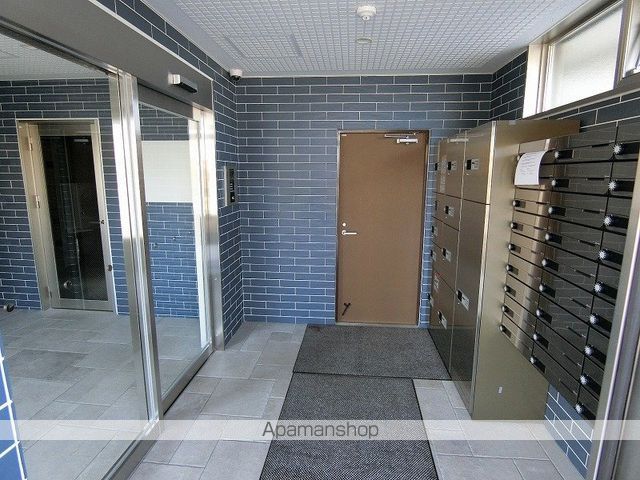フリューゲル年見の玄関写真