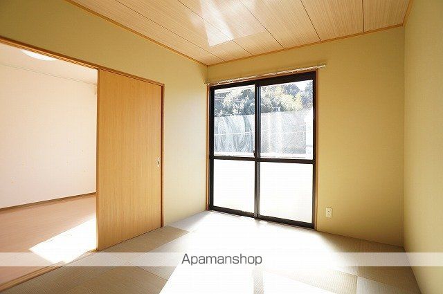 タウンハウス愛野公園 Eの内装写真