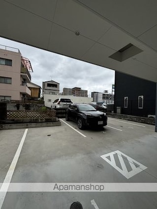 ８７ｇ　ＹＯＳＨＩＪＩＭＡ　ａｖｅ．[1SLDK/56.25m2]の駐車場2