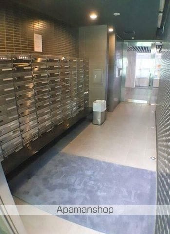 レジディア市谷薬王寺の玄関写真