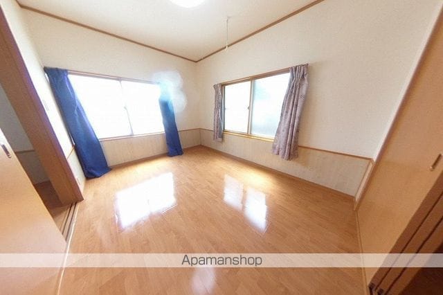 プラグイン坂井東の内装写真