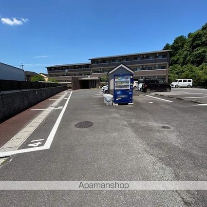 滋賀県大津市瀬田５丁目[1K/27m2]の駐車場1
