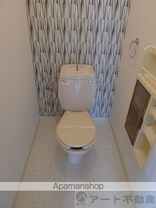 シャトレー安井　Ｂ棟[2LDK/58.79m2]のトイレ