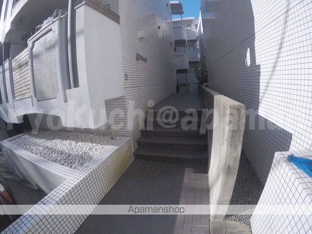 エリータ桃山台IIの玄関写真