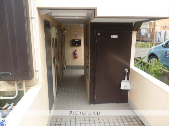 グエル元橋本の玄関写真