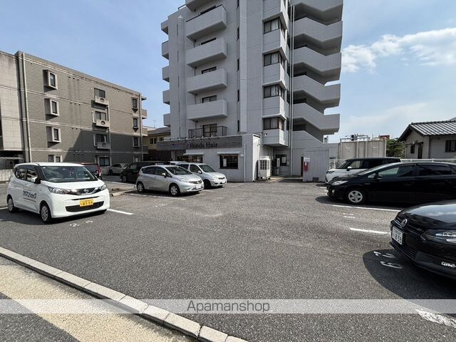 中本ビル[2LDK/48m2]の駐車場