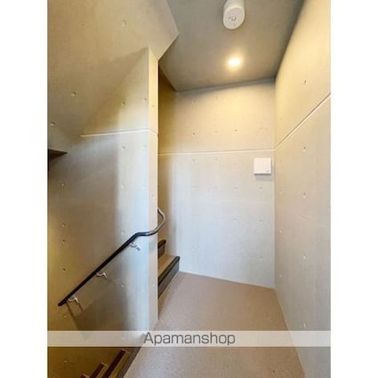 ルリアン西新宿[1LDK/30.44m2]の外観3