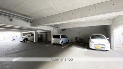 岡山県岡山市北区東古松１丁目[1K/26.4m2]の駐車場