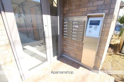 ロイヤルコート[1K/29.9m2]のエントランス