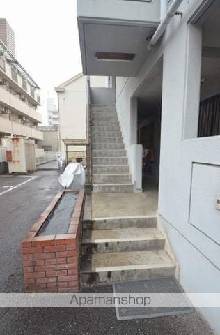 第3山下ビルの玄関写真