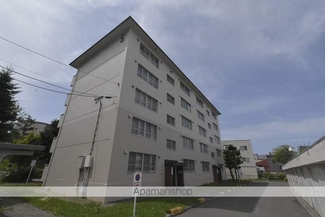 札幌西月寒団地5号棟の外観写真