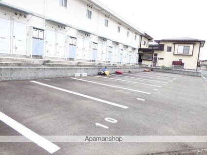 レオパレスＤＯＮ　ＤＯＮ[1K/26.08m2]の駐車場