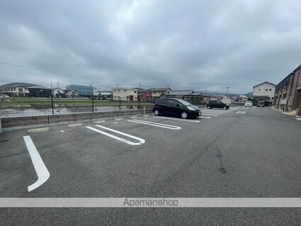 メゾン・エトワールⅦ[1LDK/50.08m2]の駐車場