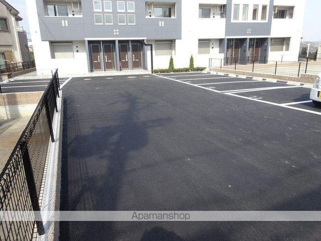 サン・モール松江[2LDK/53.92m2]の駐車場3