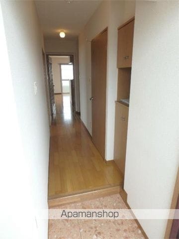 平塚市 3階建 築21年の内装写真