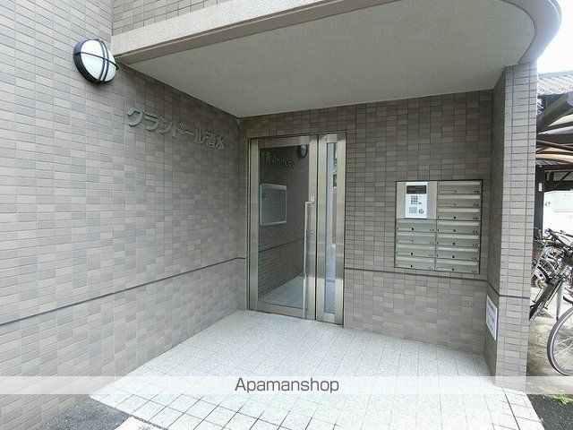 グランドール清水の玄関写真