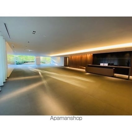 東京都新宿区北新宿２丁目[2LDK/72.51m2]のロビー