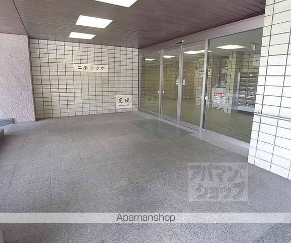 二条プラザの玄関写真