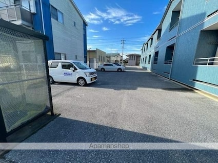 エルミナフラット長浜Ⅱ[1K/30.1m2]の駐車場2