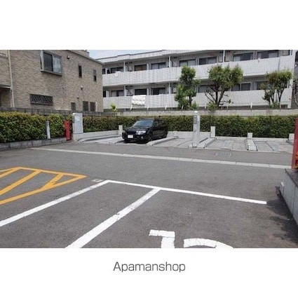 コンフォリア下北沢[1R/33.5m2]の駐車場