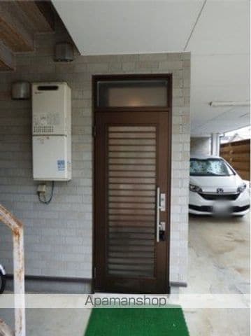 東伊場マンションの玄関写真