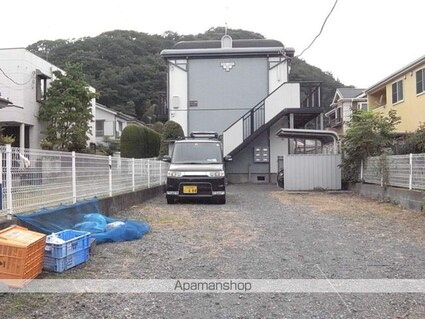 クラッセ高尾[1K/20.46m2]の駐車場