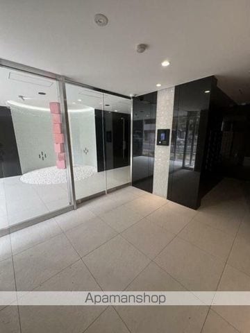クレストコート東日暮里の玄関写真