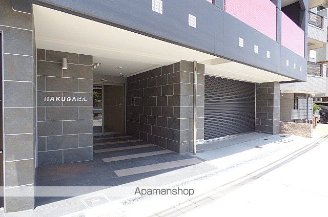 HAKUGAビルの玄関写真
