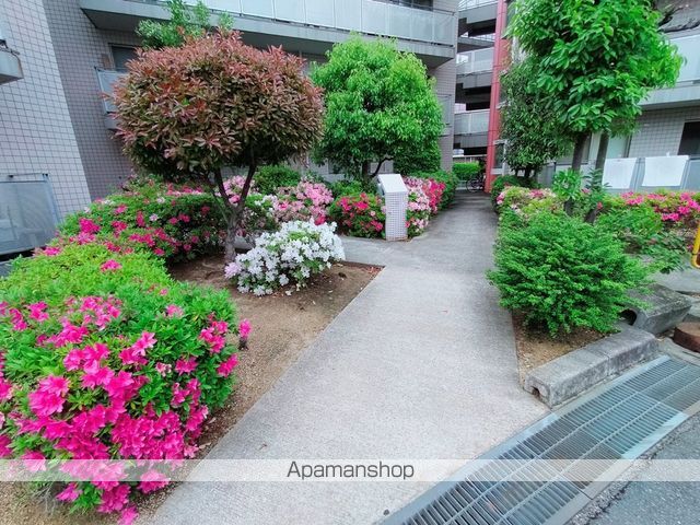 曙フラッツの玄関写真