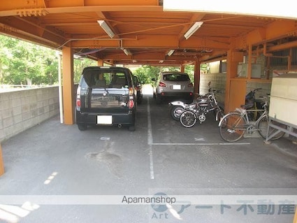 ラフィーネ石手[1R/19.7m2]の駐車場5